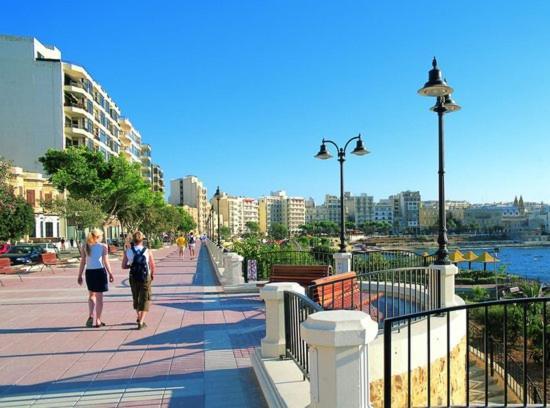 Modern 2 Bedroom Maisonette In Central Sliema Exterior foto